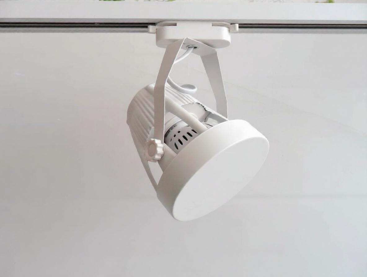 Quelsylisca | Track Light - Detail View #2 | HomeCartel