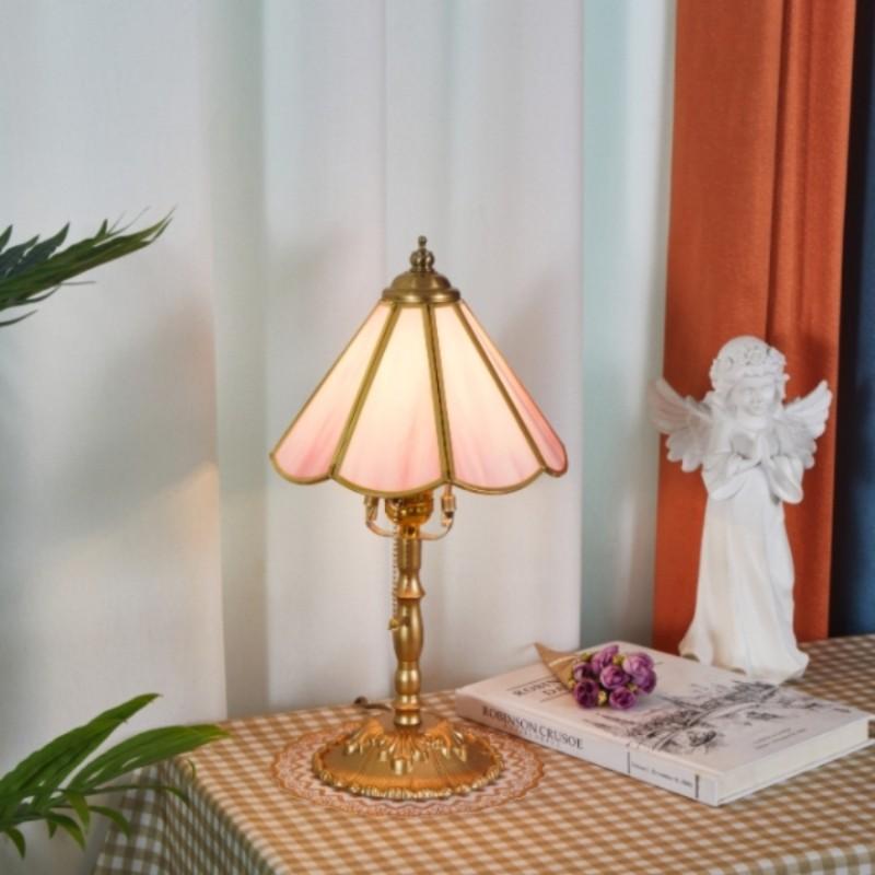 Vang | Table Lamp