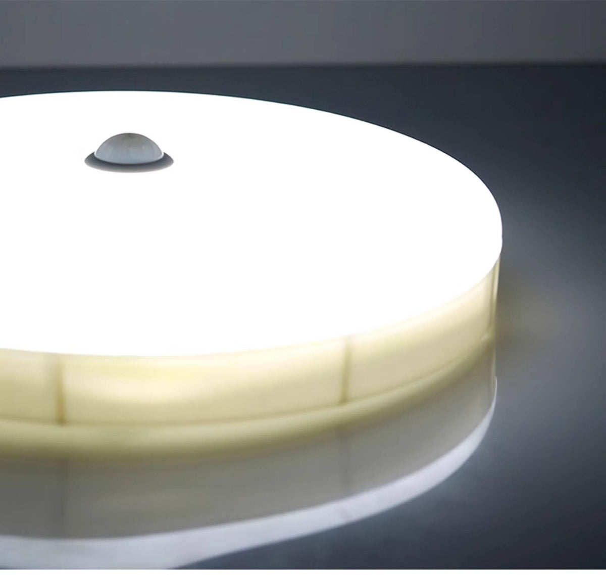 Caliento | Flush Mounted Ceiling Light