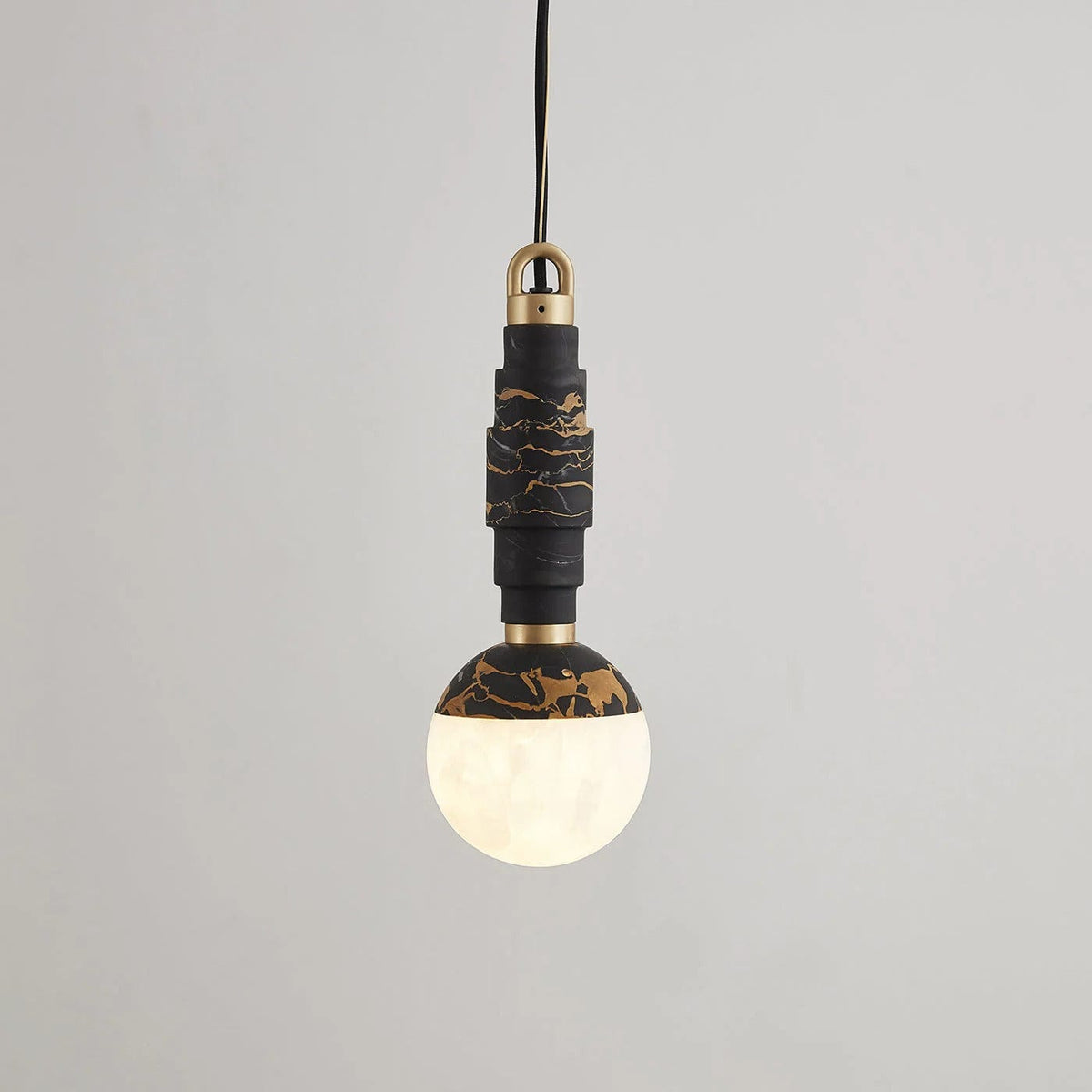 Unthrix Une | Pendant Light - Detail View #2 | HomeCartel
