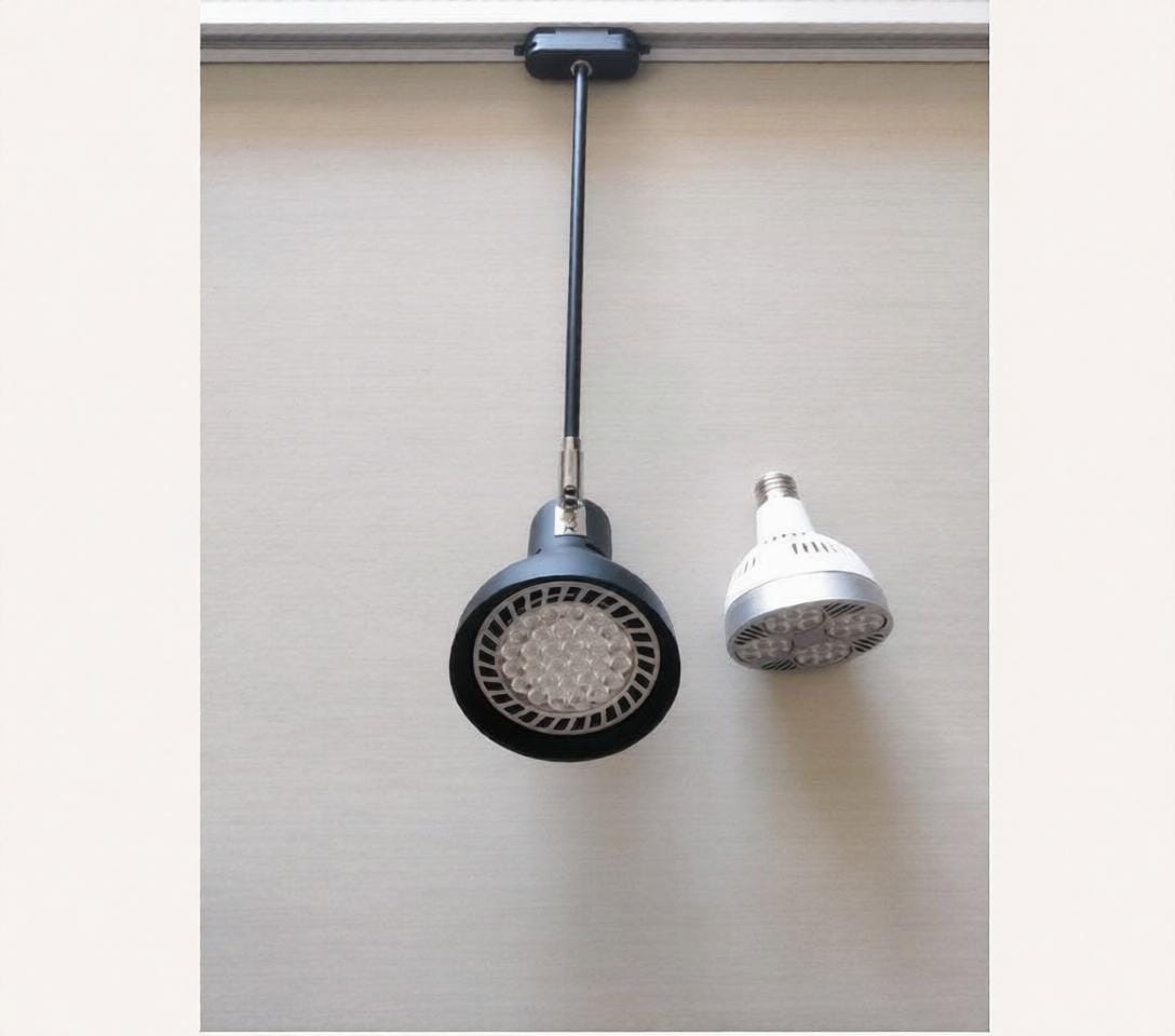 Ralriaira | Track Light - Detail View #5 | HomeCartel