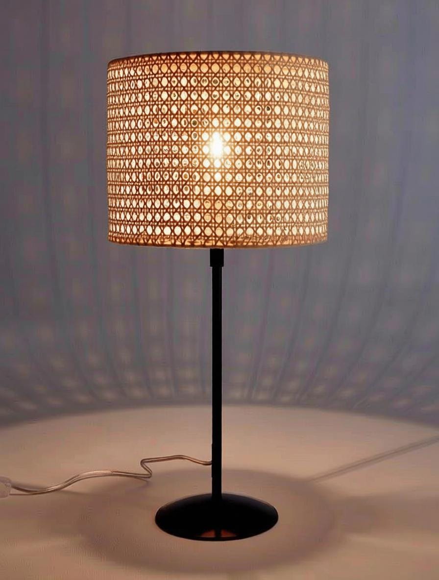 Marenra Une I Table Lamp - Detail View #3 | HomeCartel