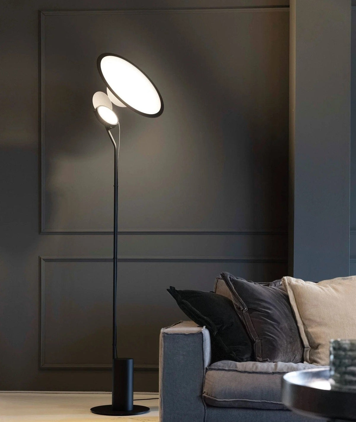 Mormo Une | Modern Floor Lamp - Detail View #3 | HomeCartel