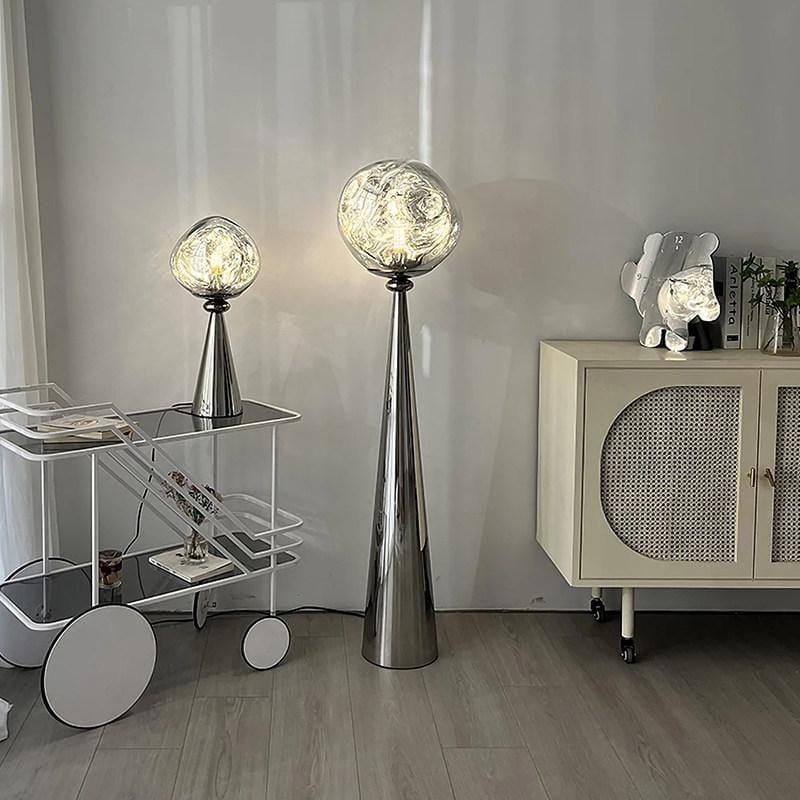 Uravelle Une | Floor Lamp - Detail View #2 | HomeCartel