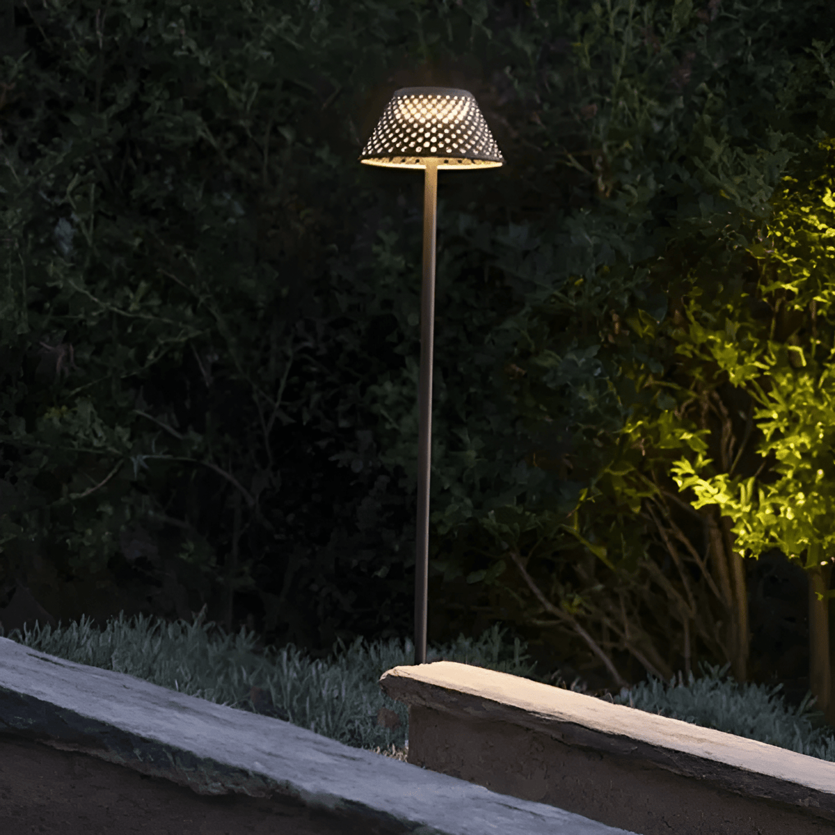 Vasco | Outdoor Floor Lamp - Detail View #2 | HomeCartel