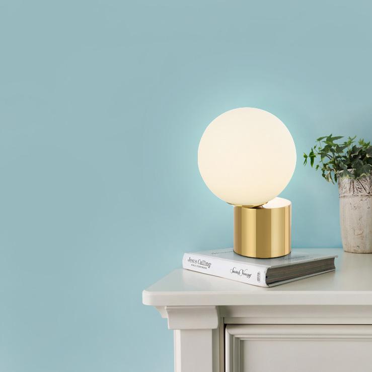 Elthine | Modern Table Lamp with Brass Base - Home Cartel ®