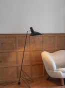 Dorelynne Une | Floor Lamp