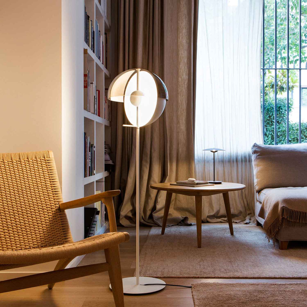Frankie | Modern LED Floor Lamp - Detail View #2 | HomeCartel