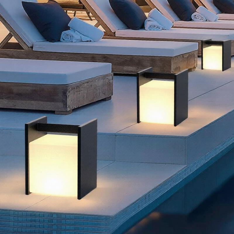 Quarenthis | Outdoor Table Lamp