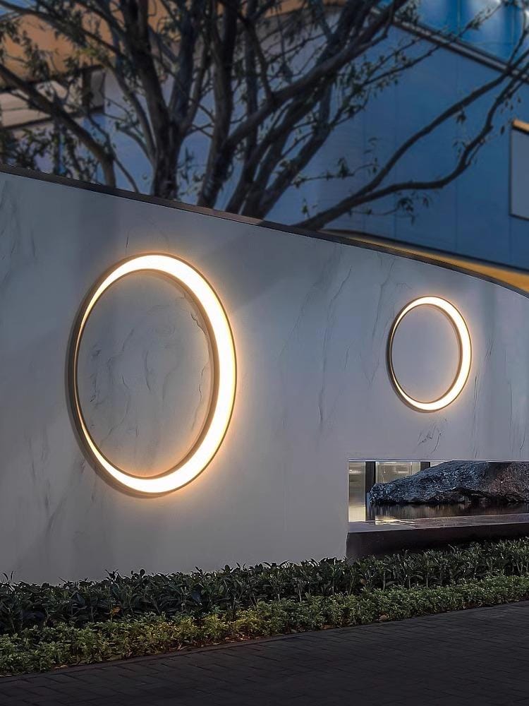 Xanveryn | Outdoor Wall Light