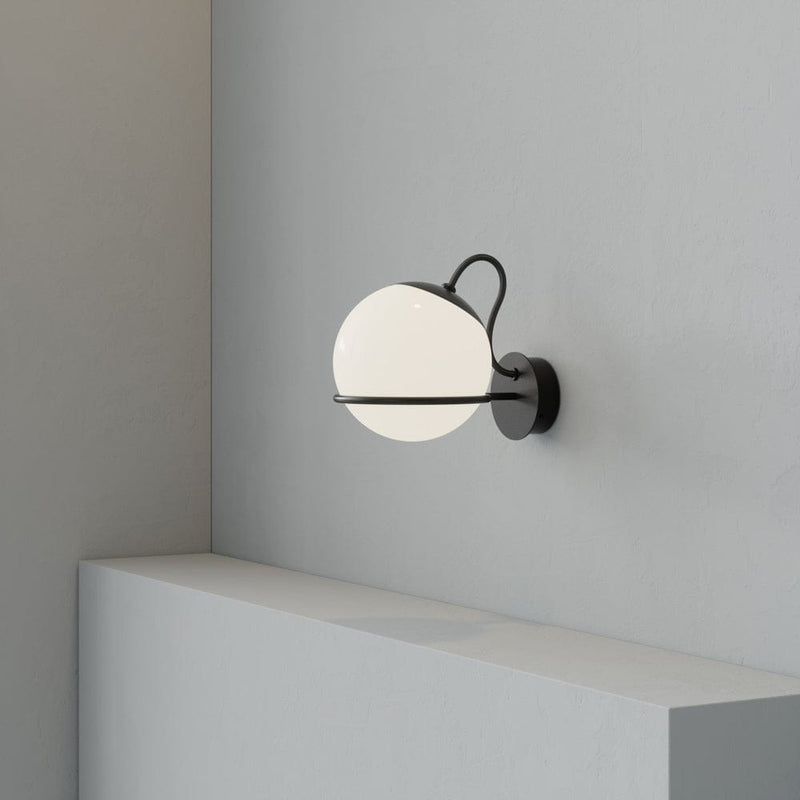 Uri | Modern Wall Light