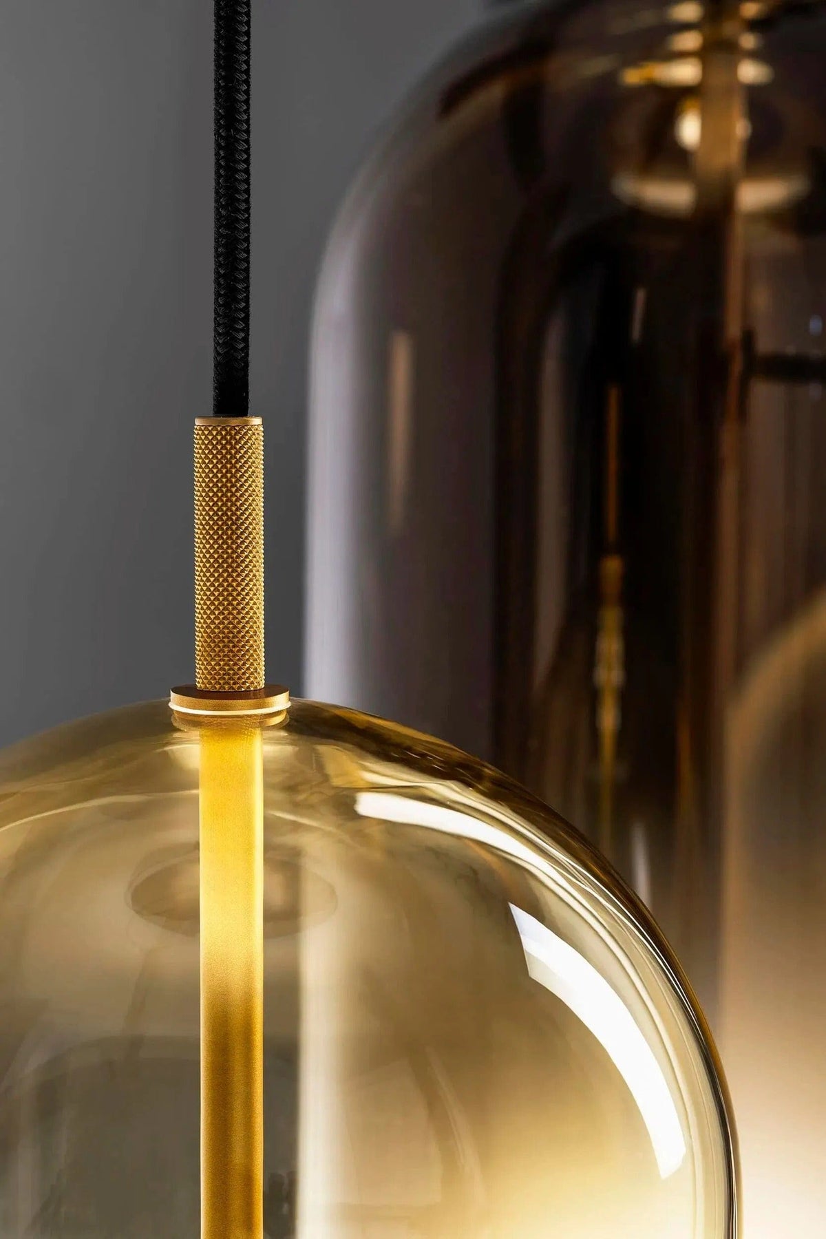 Zarenth Une | Pendant Light - Detail View #6 | HomeCartel
