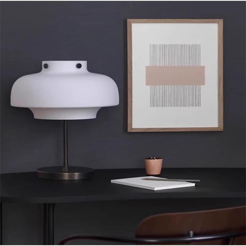 Esvayla Une I Table Lamp - Detail View #2 | HomeCartel