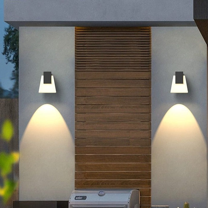 Jyra | Outdoor Wall Light