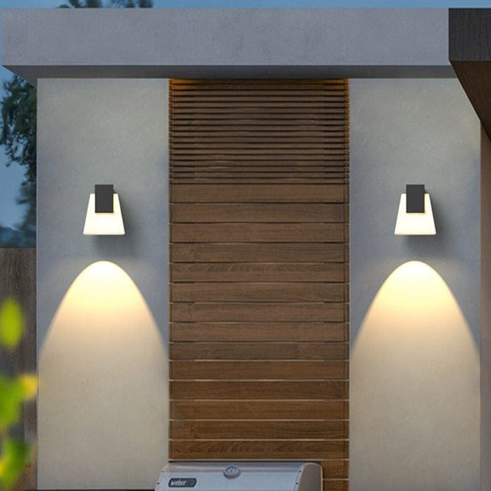 Jyra | Outdoor Wall Light