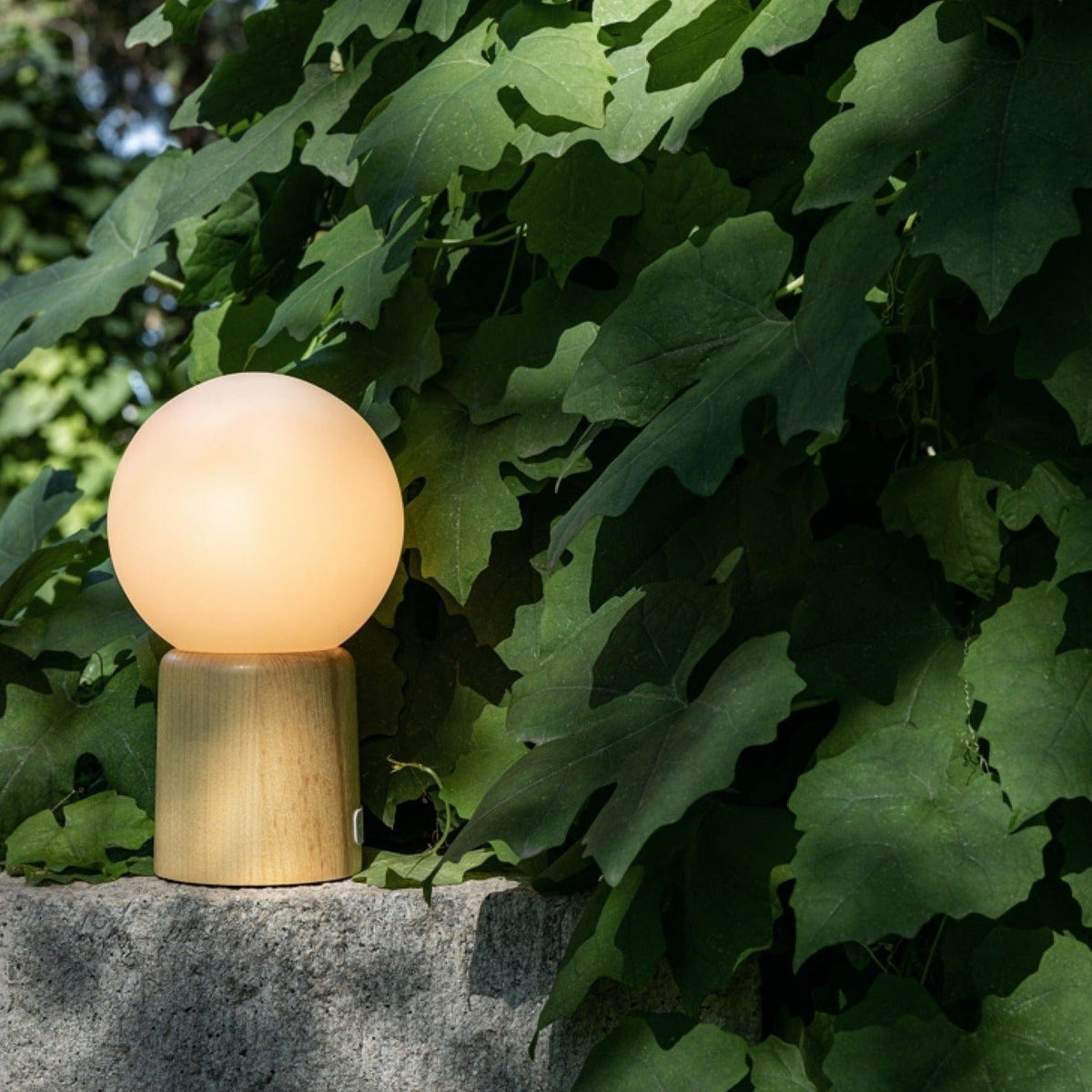 Imrria | Rechargeable Table Lamp - Detail View #4 | HomeCartel