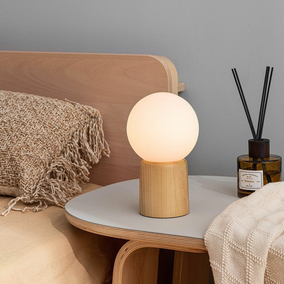 Imrria | Rechargeable Table Lamp - Detail View #5 | HomeCartel