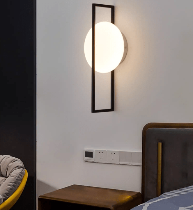 Kernen | Linear Wall Light - Detail View #2 | HomeCartel