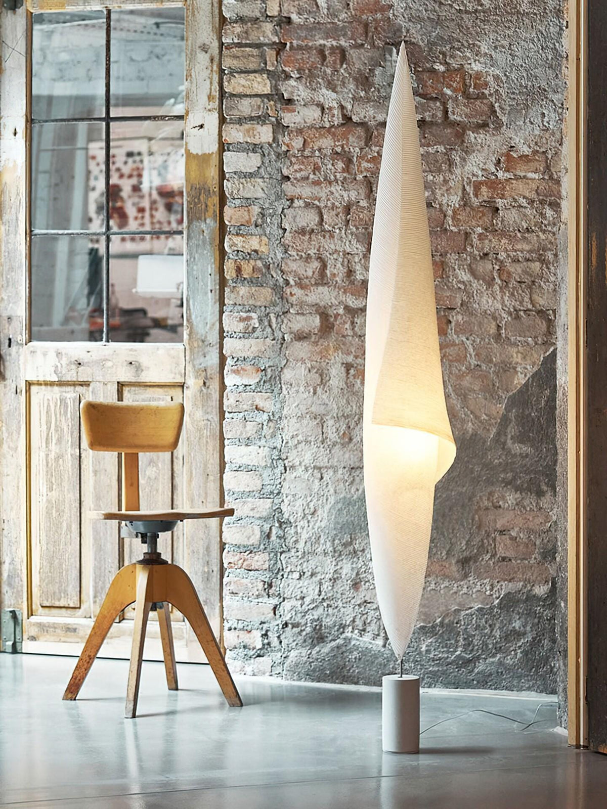 Orenilae | Floor Lamp - Detail View #3 | HomeCartel