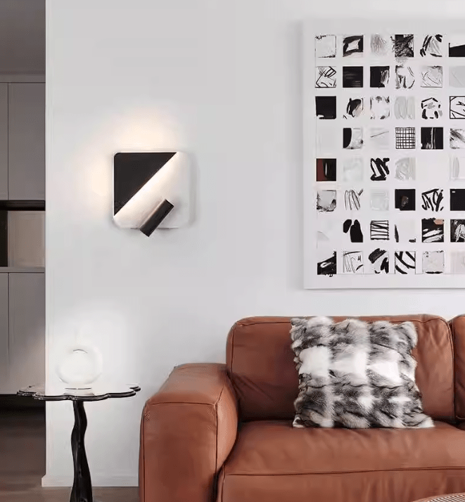 Elrinor Deux | Linear Wall Light - Detail View #2 | HomeCartel