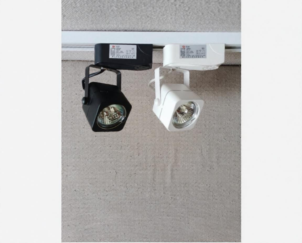 Valthera | Track Light - Detail View #2 | HomeCartel