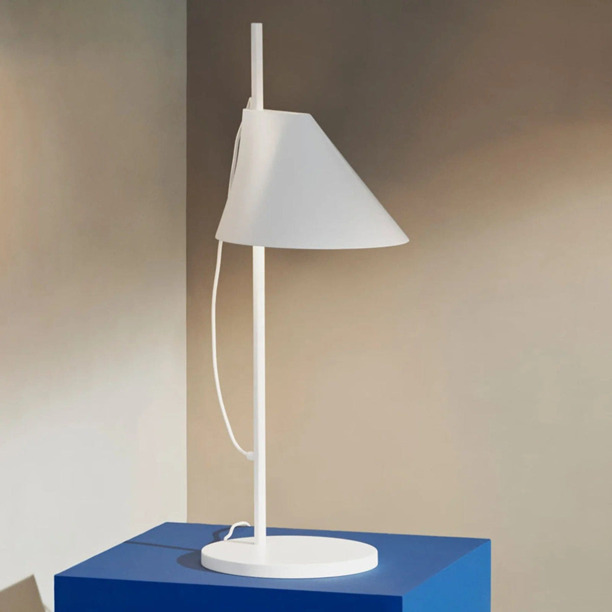 Chazrik Une | Table Lamp - Home Cartel ®