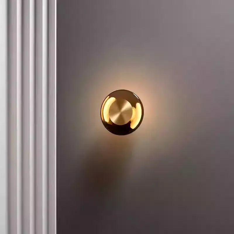 Atossa Une | Modern Wall Light - Home Cartel ®