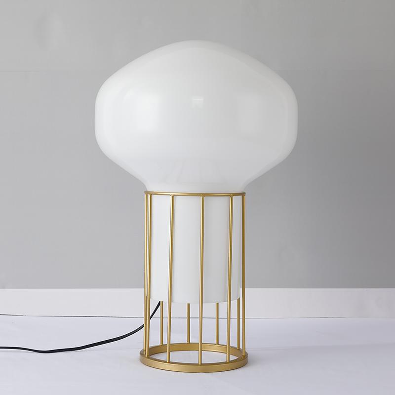 Brynjar | Frosted Glass Table Lamp